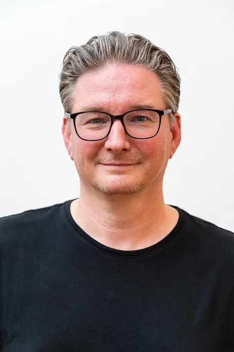 Billede af kirkebogsførende sognepræst Henrik Holmgaard
